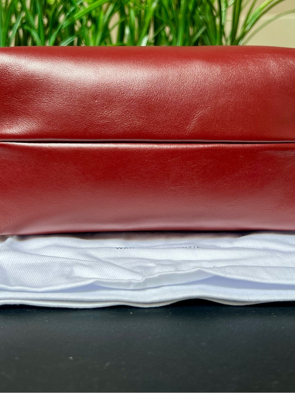 WANT Les ESSENTIELS Petite Dark Cherry Ohare Tote Bag - Picture 4 of 9